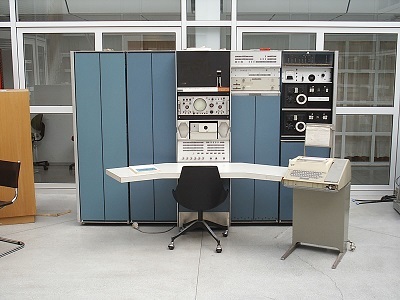 最初运行Unix系统的DEC PDP-7
